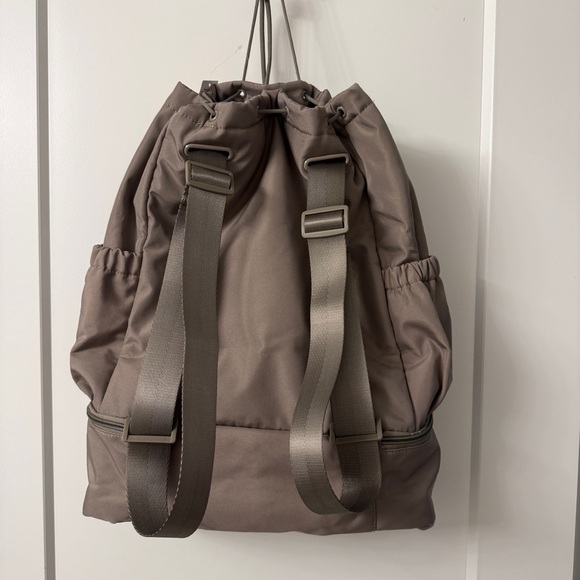 Beyond Yoga Convertible Backpack Tote Birch New With Tags Gym Studio Diaper Bag - Picture 6 of 12